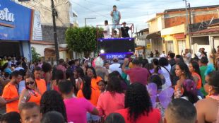 Folia do Cumbe agitou, ontem, o bairro da Bela Vista, em Euclides da Cunha.