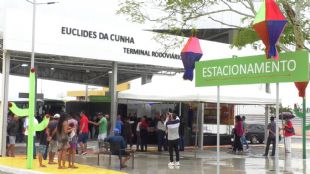 Euclides da Cunha: com 74% de aprovao prefeito Heldinho Macedo entrega nova rodoviria da cidade.