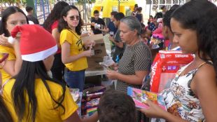 FACULDADE UNIASSELVI COM A PARCERIA DA FARMCIA PLANTO, REALIZARAM NATAL SOLIDRIO.